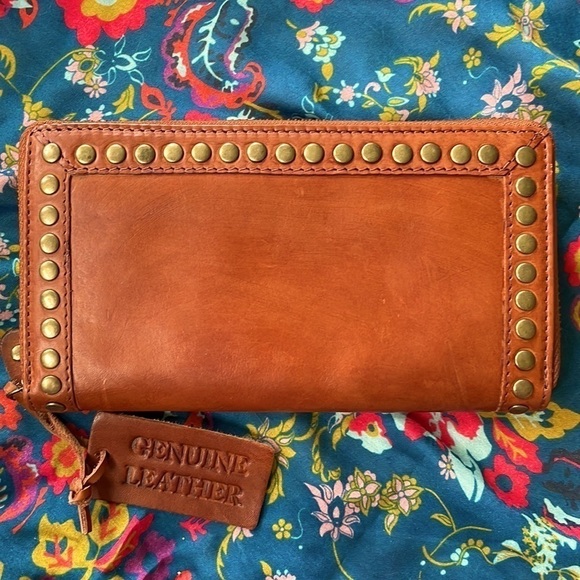 Brand New Genuine Leather Brown Wallet Gold Tone Vintage Studs Zip Around Wallet - Picture 13 of 13